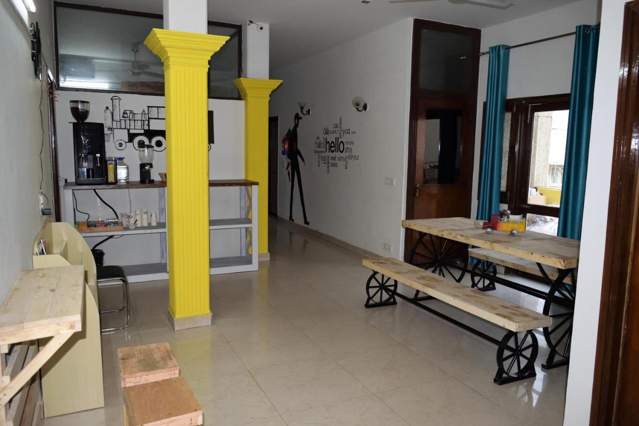 Bunkmates Hostel New Delhi Bagian luar foto