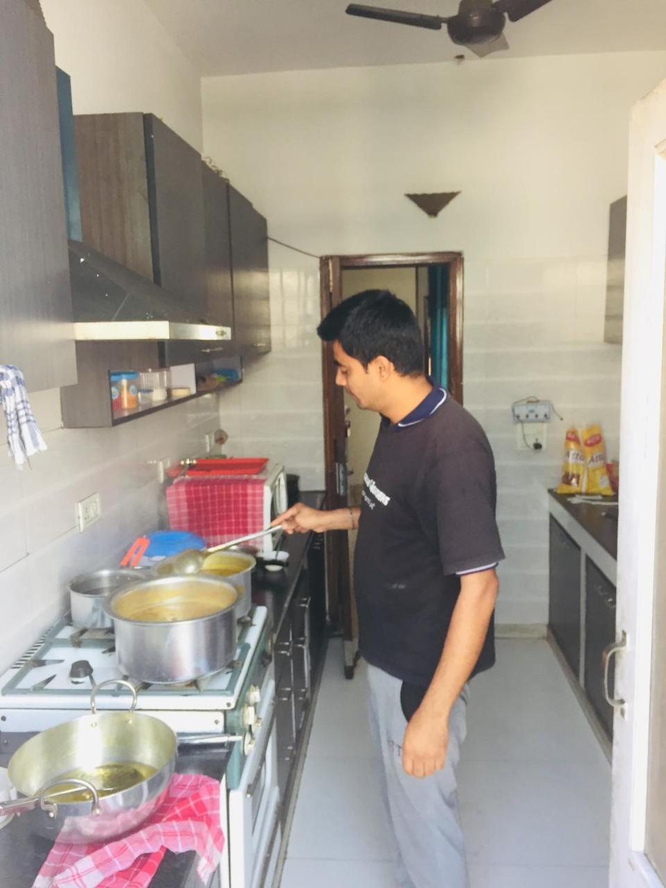 Bunkmates Hostel New Delhi Bagian luar foto