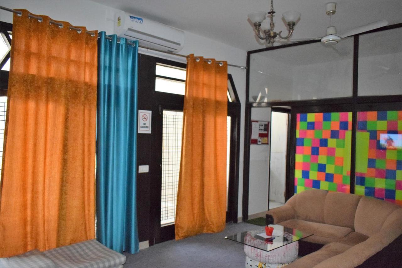 Bunkmates Hostel New Delhi Bagian luar foto