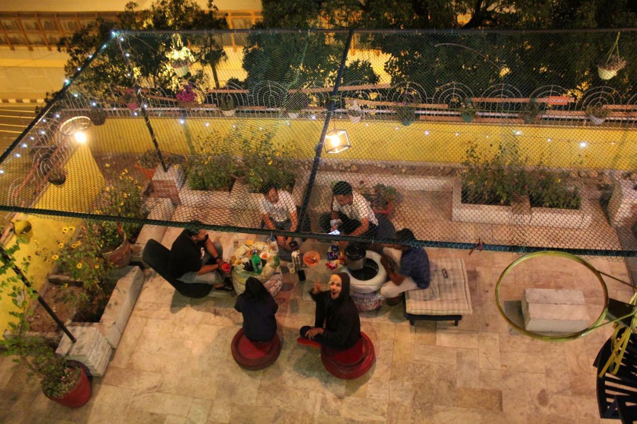 Bunkmates Hostel New Delhi Bagian luar foto