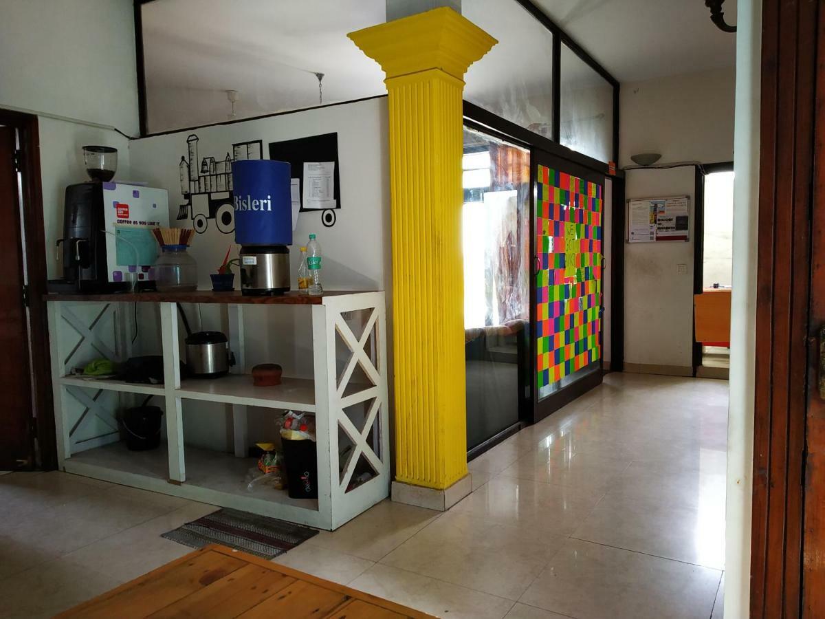 Bunkmates Hostel New Delhi Bagian luar foto