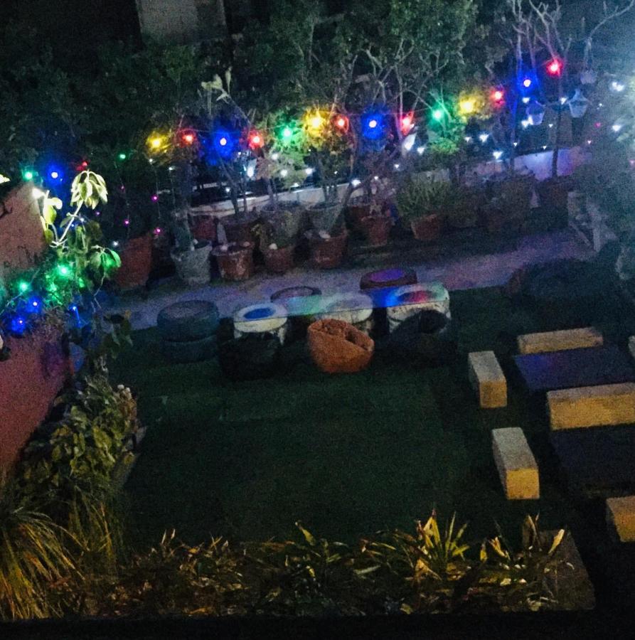 Bunkmates Hostel New Delhi Bagian luar foto