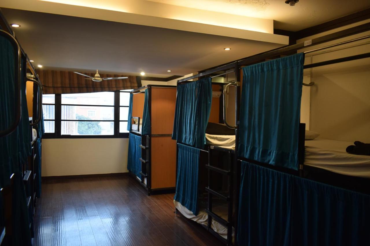 Bunkmates Hostel New Delhi Bagian luar foto