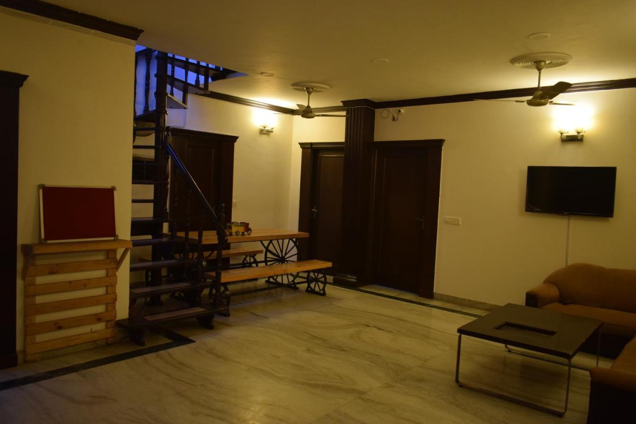 Bunkmates Hostel New Delhi Bagian luar foto