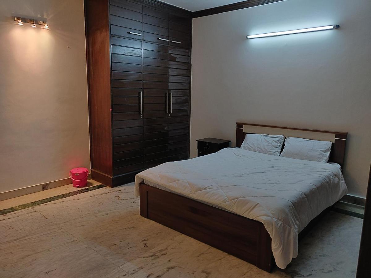 Bunkmates Hostel New Delhi Bagian luar foto